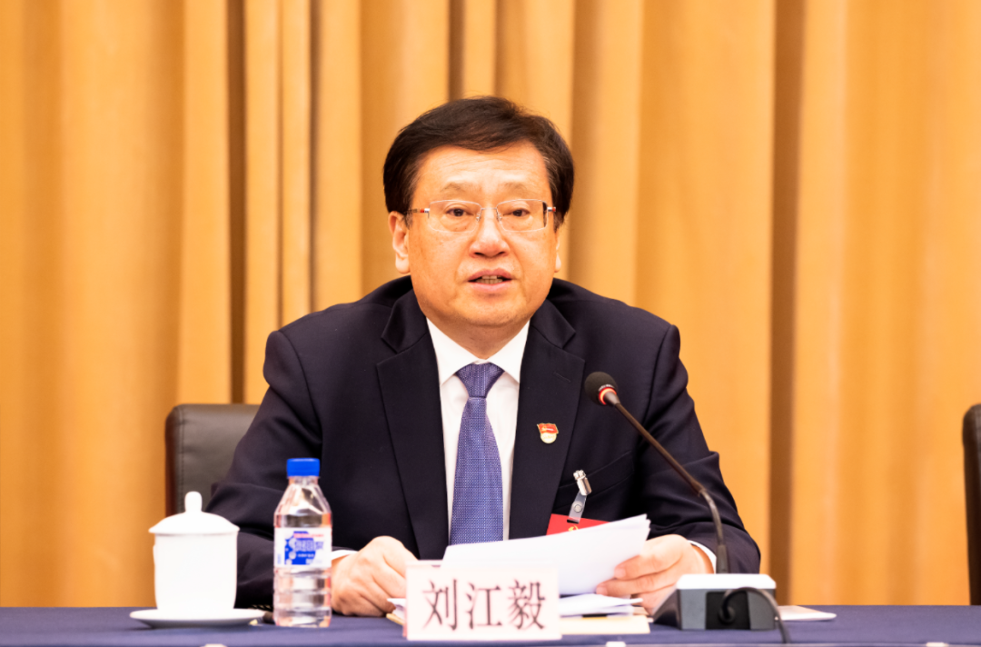 刘江毅作第四届党委工作报告
